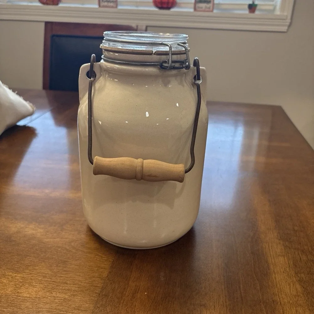 Golden Bay Dairy Milk K‎ jug By Shop Santa Ana CA USA With Spout & Glass Lid